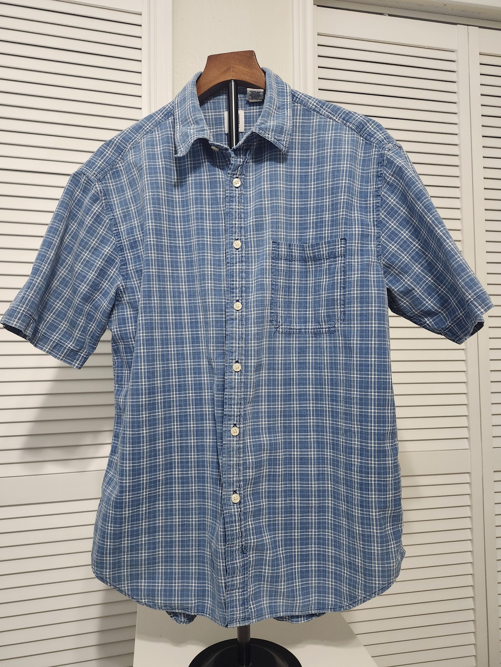 GAP Men's Light Blue Plaid Short-Sleeve Button-Down Shirt